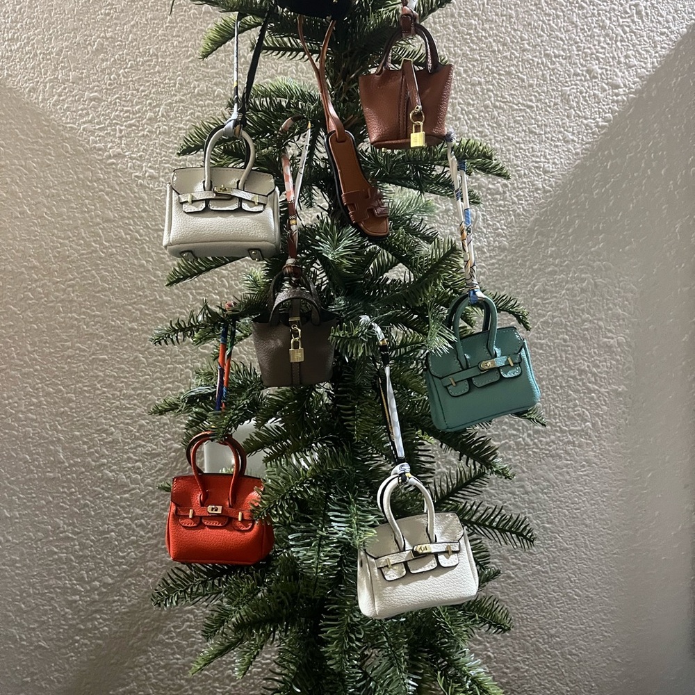 Miniature Women's unbranded bag charms giving H vibes! So cute!